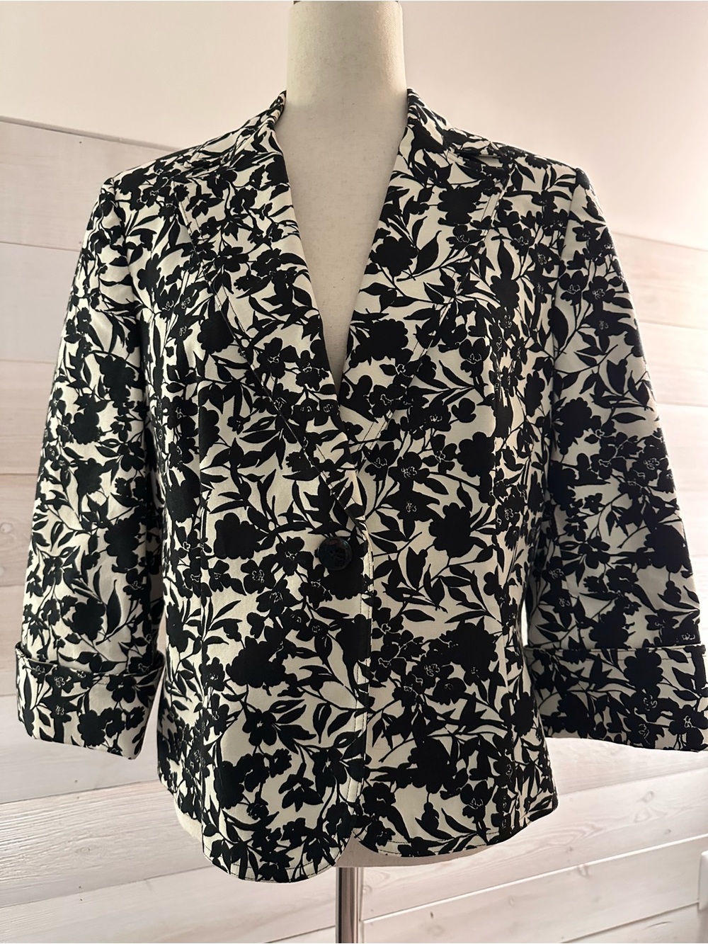 Apostrophe Black & White Floral Blazer - Size 12
